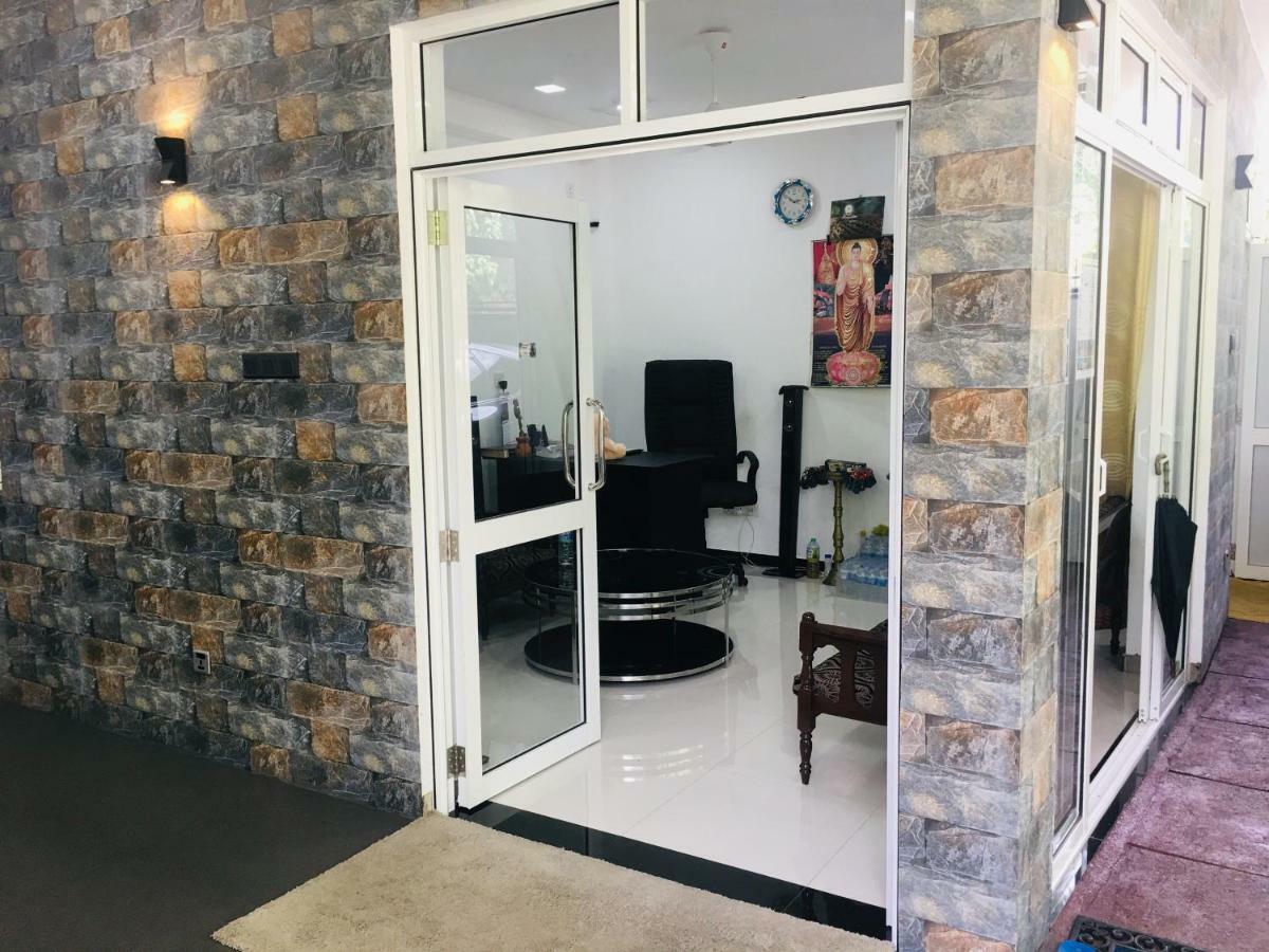 Jenushi Homestay Kandy Exterior foto