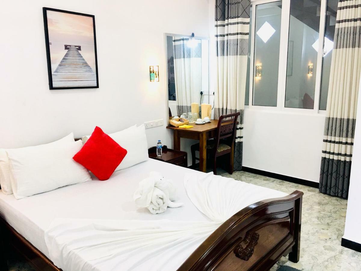 Jenushi Homestay Kandy Exterior foto